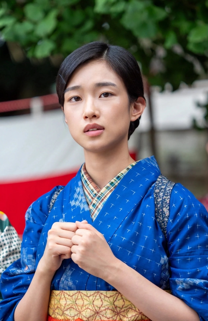 朝ドラ「あんぱん」衣装で笑顔を見せる河合優実