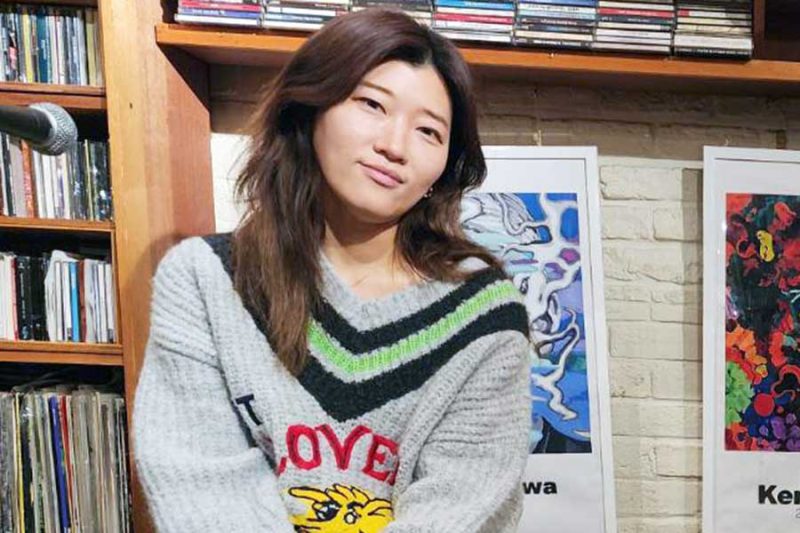 ヒコロヒーの執筆活動やマルチな活躍をイメージした画像。