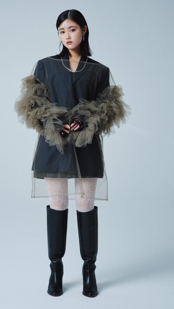 原菜乃華のスタイリッシュなファッションショット